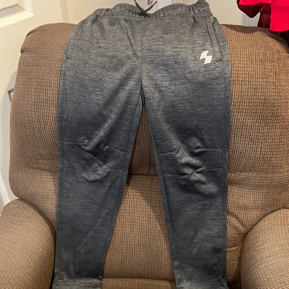 Hoodie wine with hood and 2 gray sweatpants.